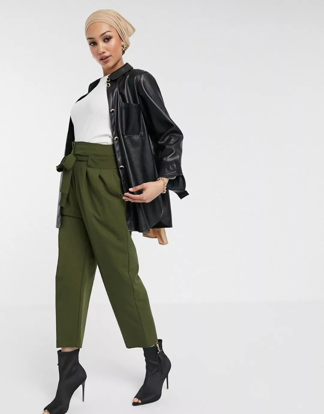ASOS DESIGN – Figurbetonte, knöchellange Hose mit Bindegürtel-Grün günstig online kaufen