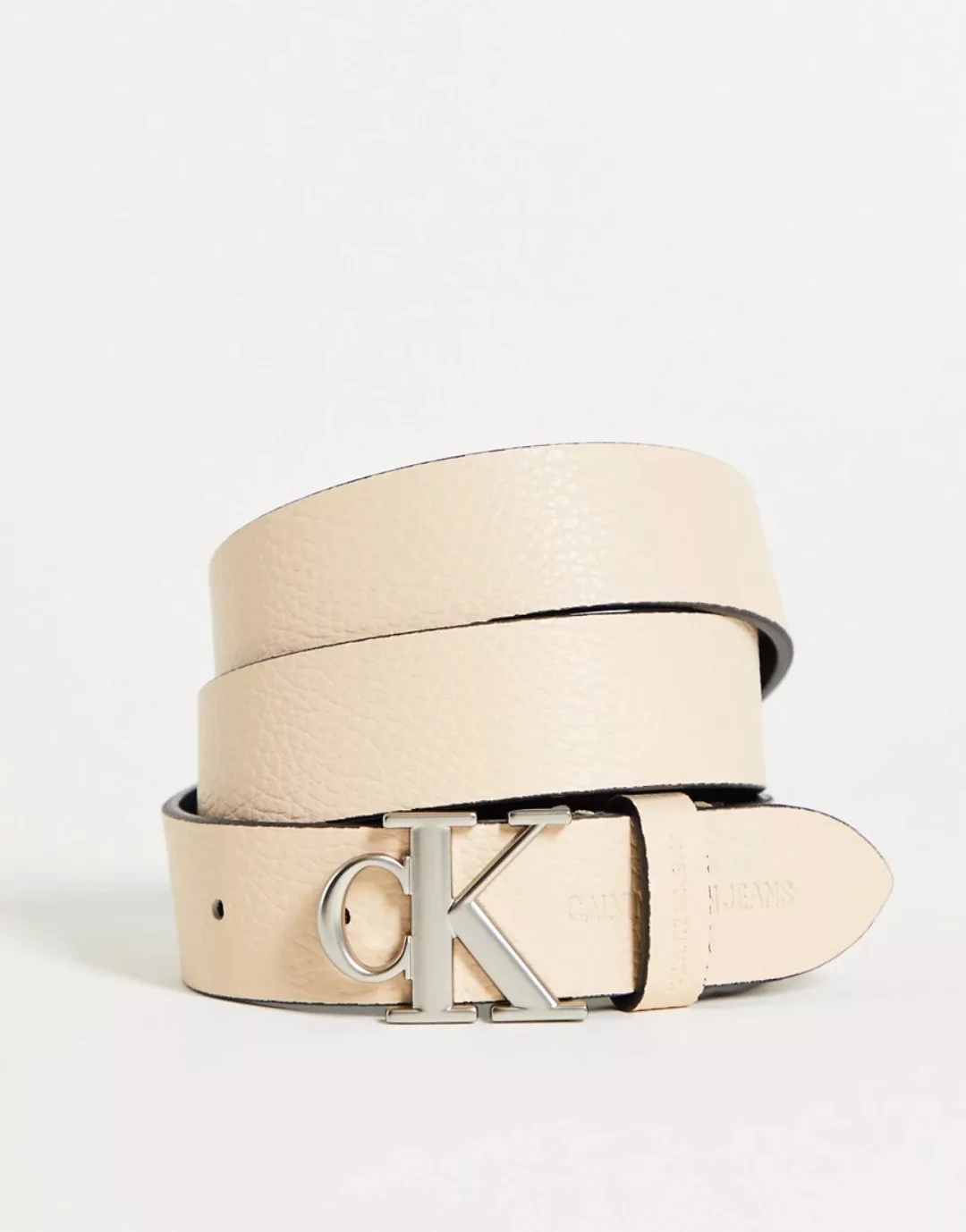 Calvin Klein Jeans – CK – Gürtel in Creme mit Monogramm-Schnalle-Weiß günstig online kaufen