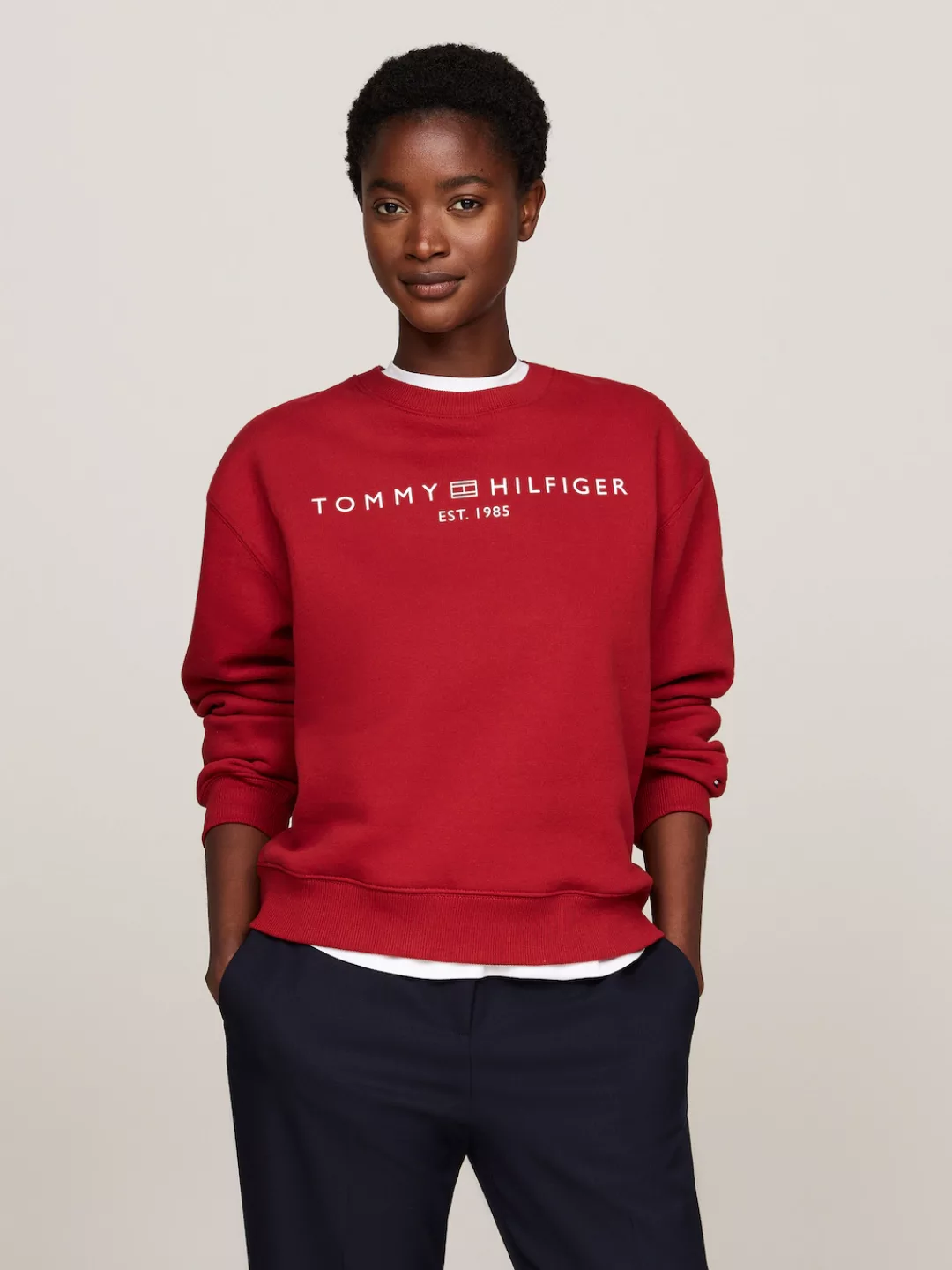 Tommy Hilfiger Sweatshirt MDRN REG CORP LOGO C-NK SWTSHRT im hüftlangen Sch günstig online kaufen