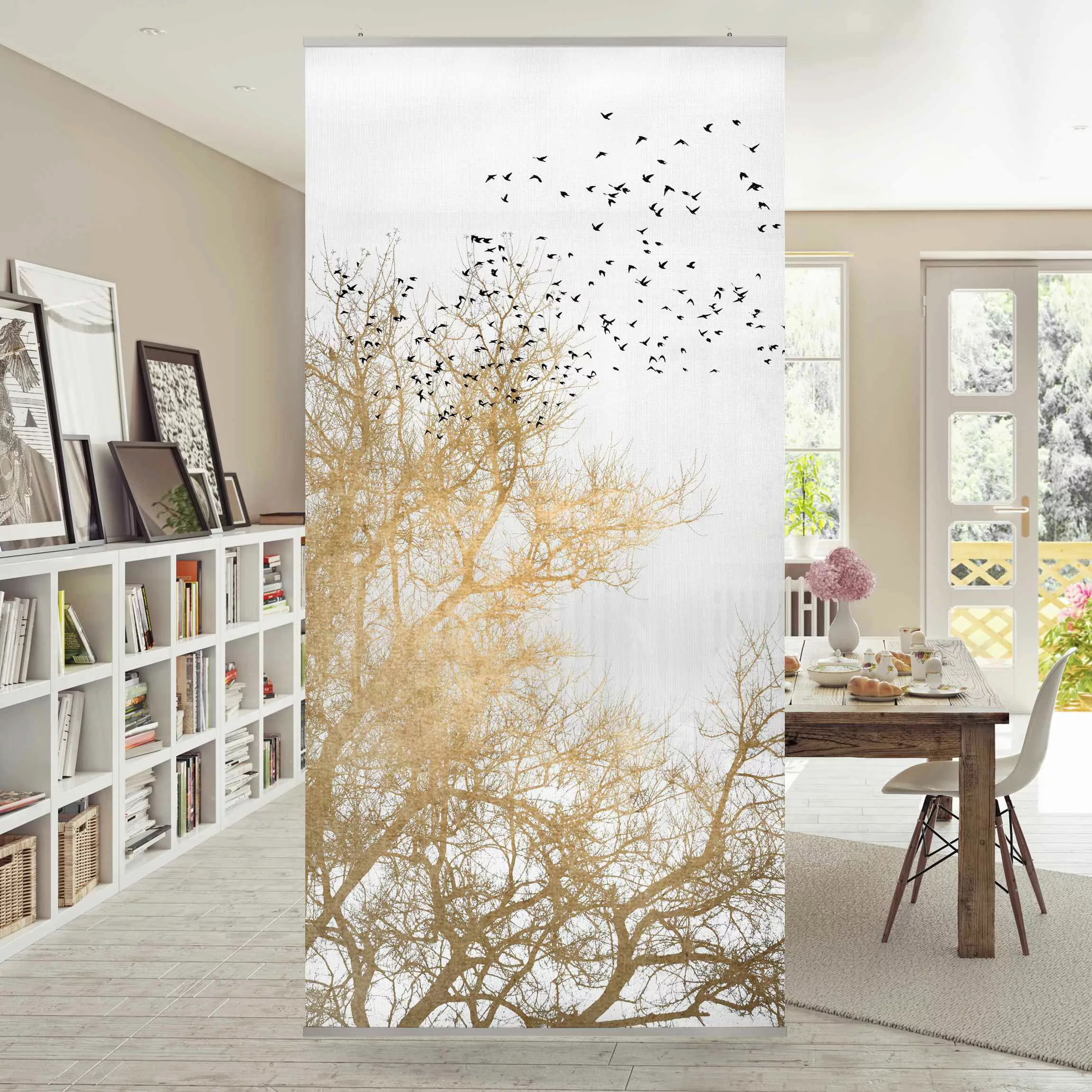 Raumteiler Vogelschwarm vor goldenem Baum günstig online kaufen