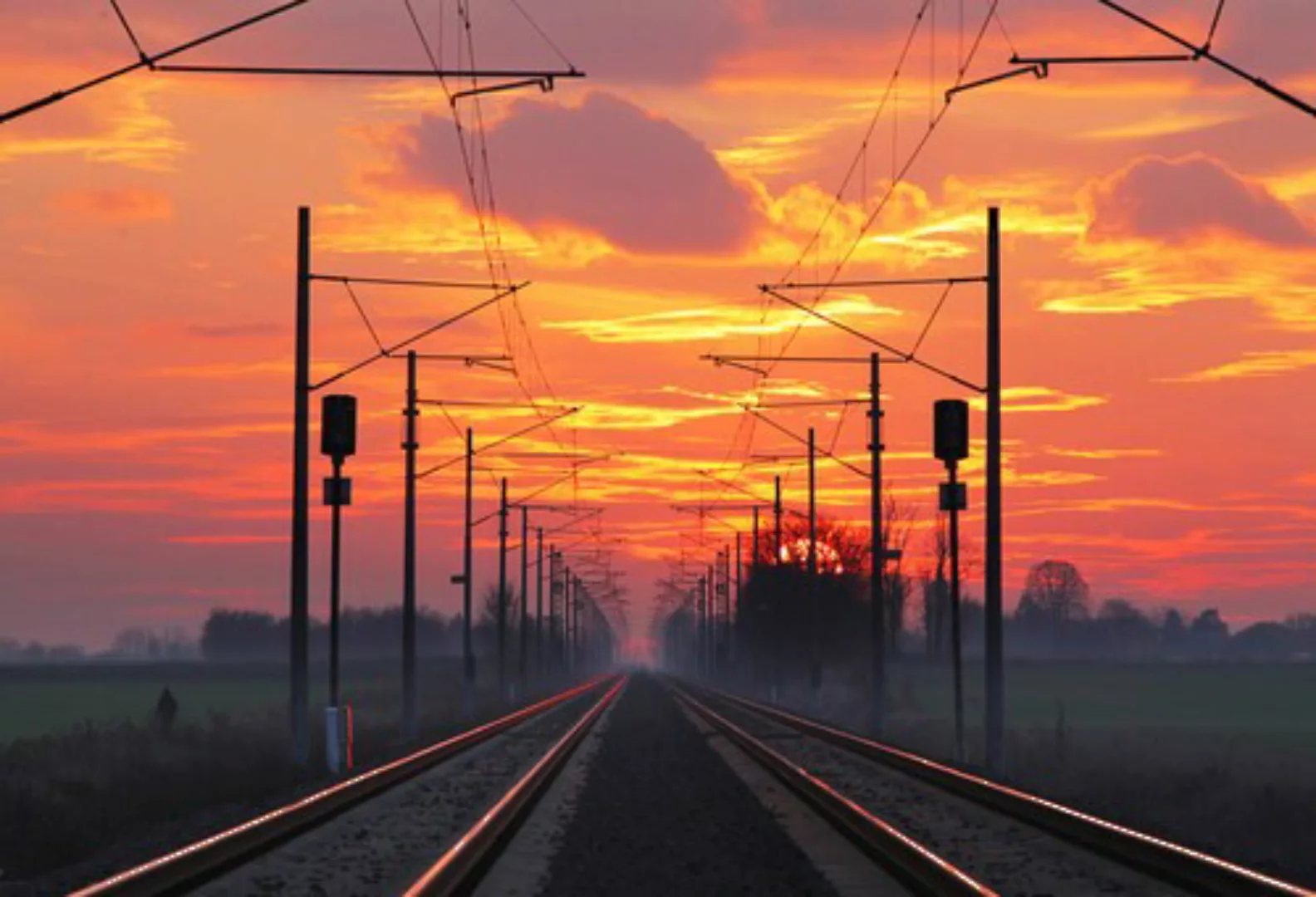 Papermoon Fototapete »Zugschienen mit Sonnenuntergang« günstig online kaufen