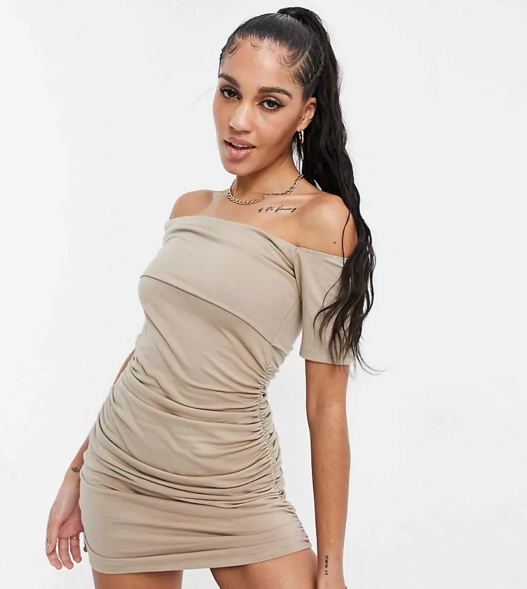 ASYOU – Gerafftes Minikleid mit Carmenausschnitt in Taupe-Neutral günstig online kaufen