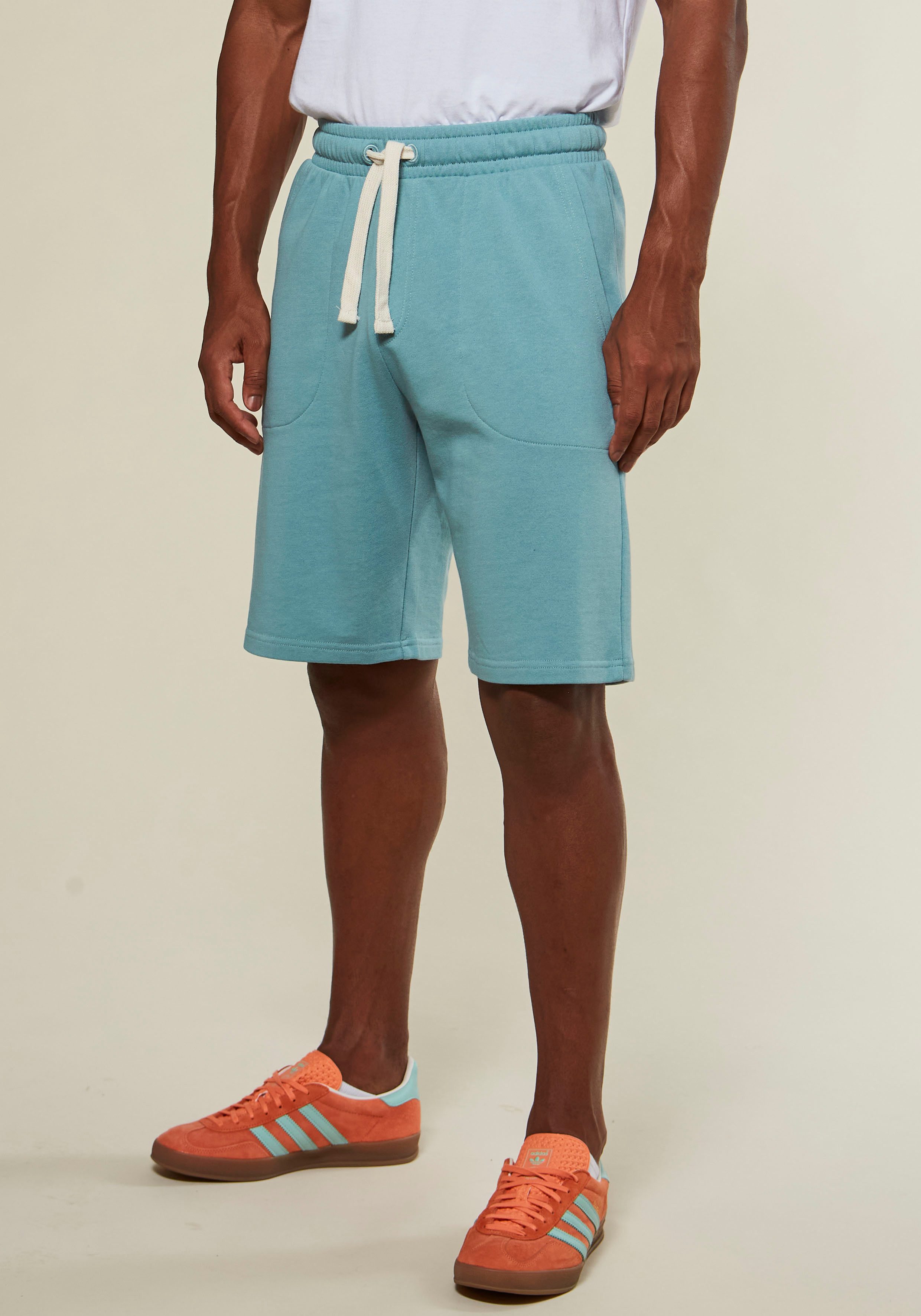KangaROOS Sweatshorts, seitliche Taschen, kontrast Bänder günstig online kaufen
