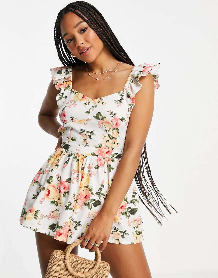 Miss Selfridge – Kurzer Playsuit mit Rüschenträgern und Blumenmuster-Weiß günstig online kaufen