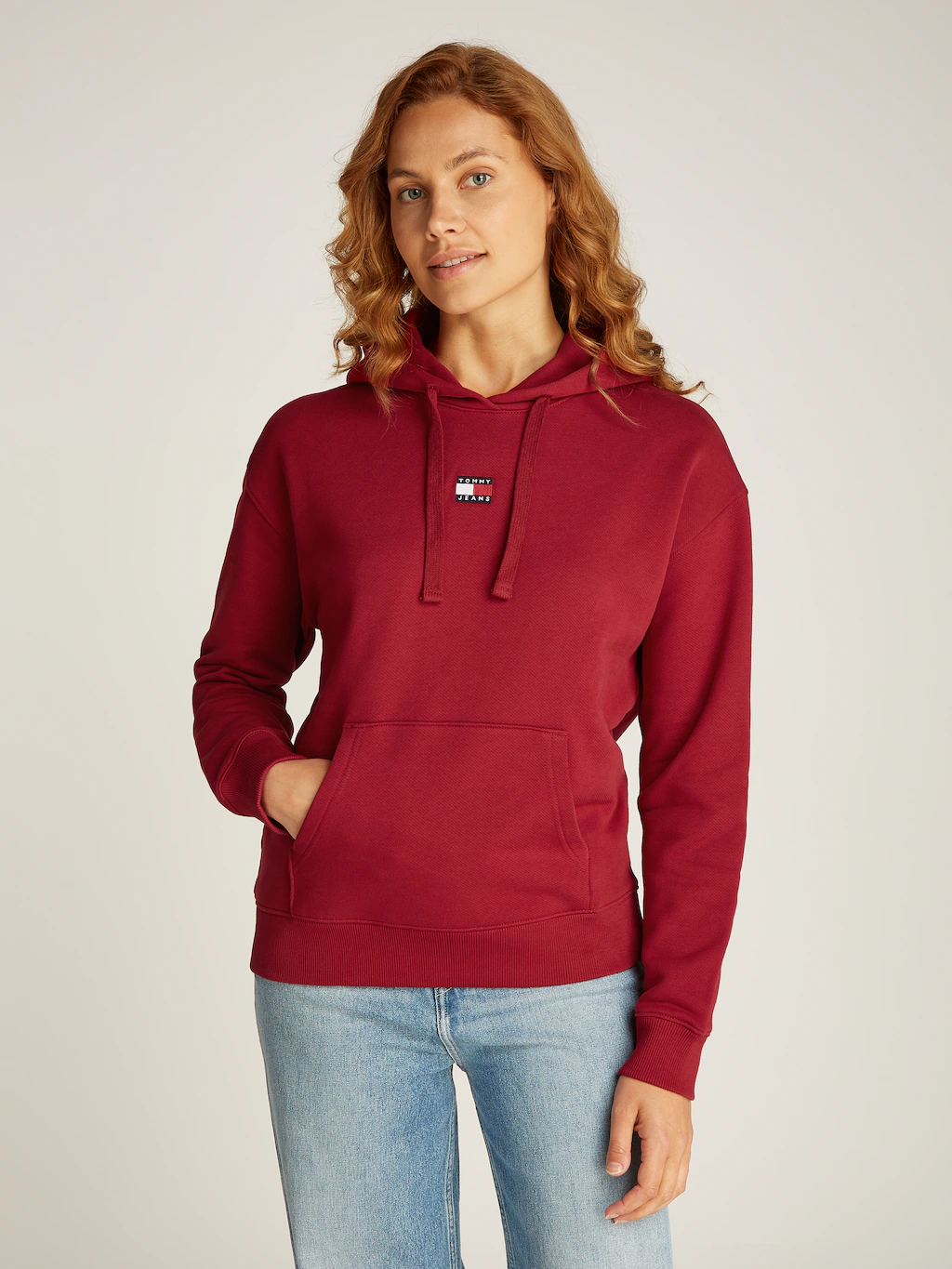 Tommy Jeans Kapuzensweatshirt TJW BXY BADGE HOODIE mit Logostickerei günstig online kaufen