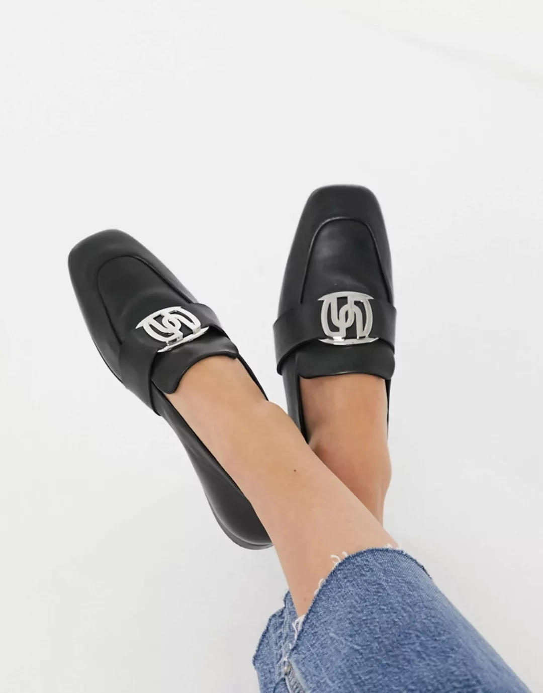 ASOS DESIGN – Mellow – Loafer in Schwarz aus Leder mit Metall-Detail günstig online kaufen