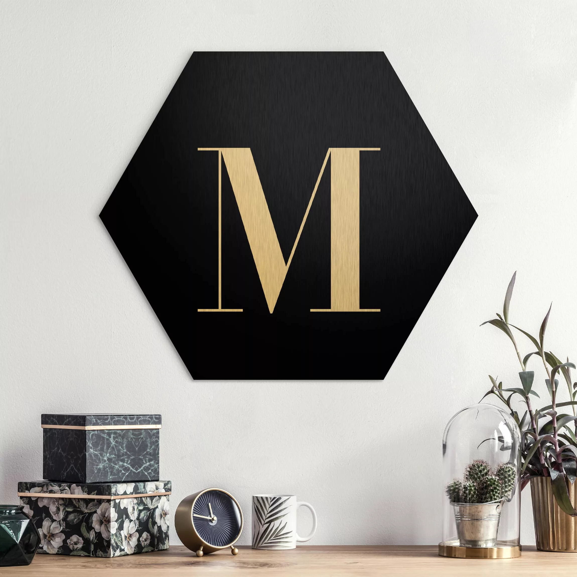 Hexagon-Alu-Dibond Bild Buchstaben Buchstabe Serif Schwarz M günstig online kaufen