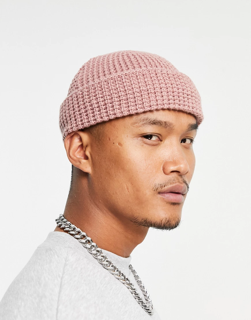 ASOS DESIGN – Kleine Fischerstrickmütze mit Waffelstruktur-Detail in Rosa günstig online kaufen