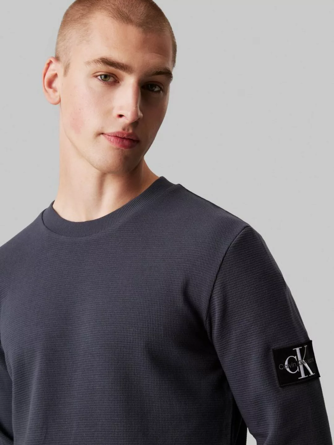 Calvin Klein Jeans Langarmshirt BADGE WAFFLE LS TEE mit Logopatch günstig online kaufen