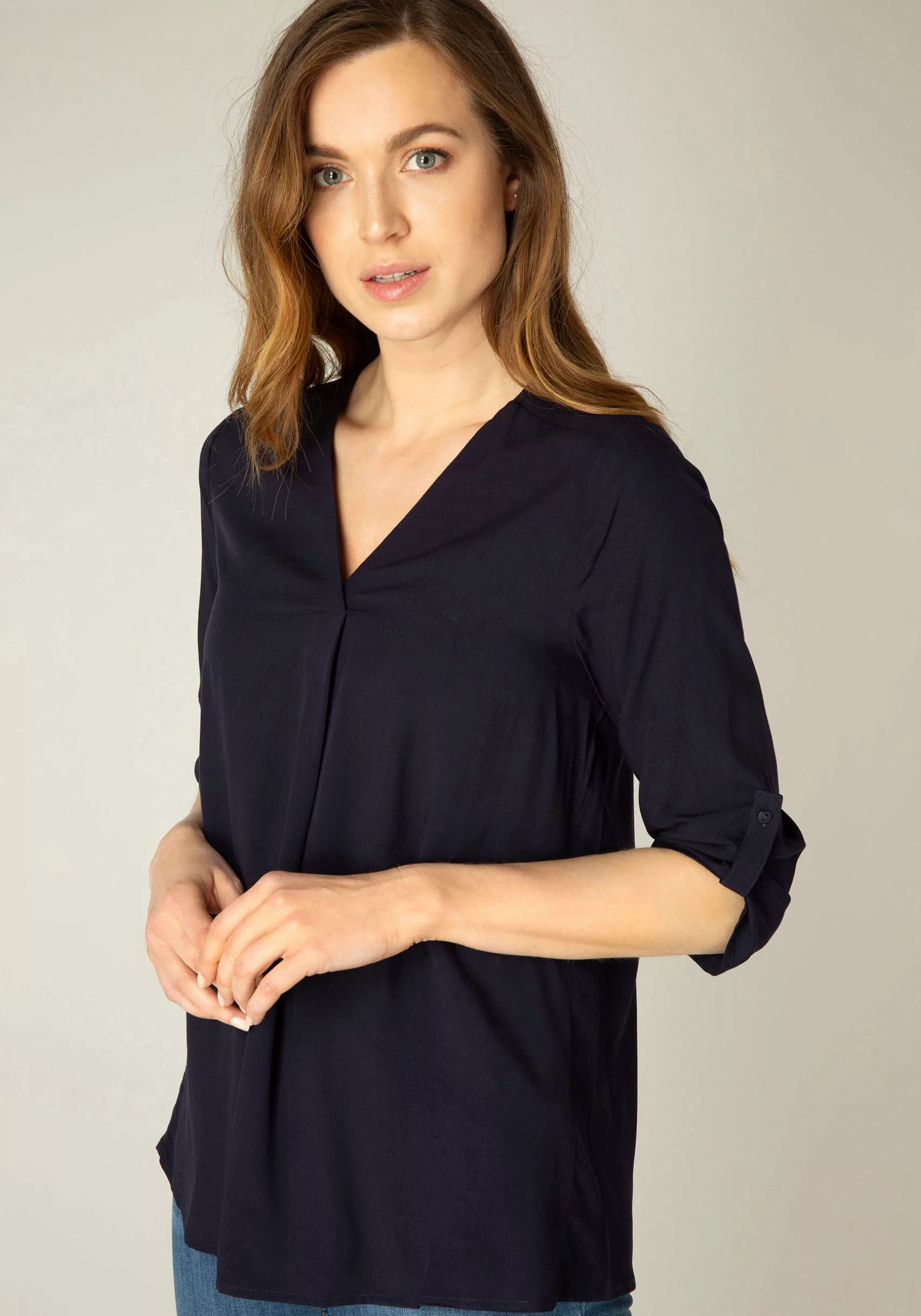 Base Level Shirtbluse mit V-Ausschnitt günstig online kaufen