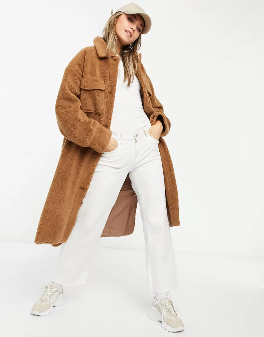 In The Style x Naomi Genes – Longline-Mantel aus Teddyfell in Camel-Braun günstig online kaufen