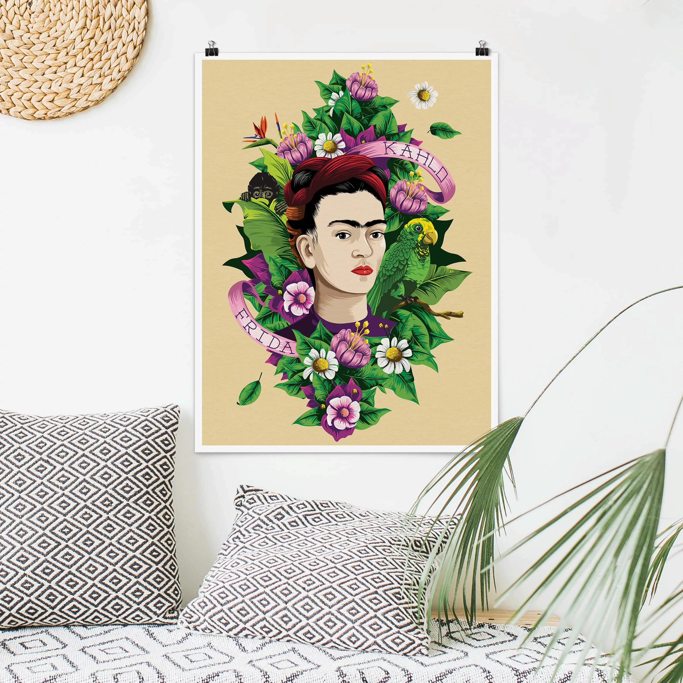 Poster Blumen - Hochformat Frida Kahlo - Frida, Äffchen und Papagei günstig online kaufen