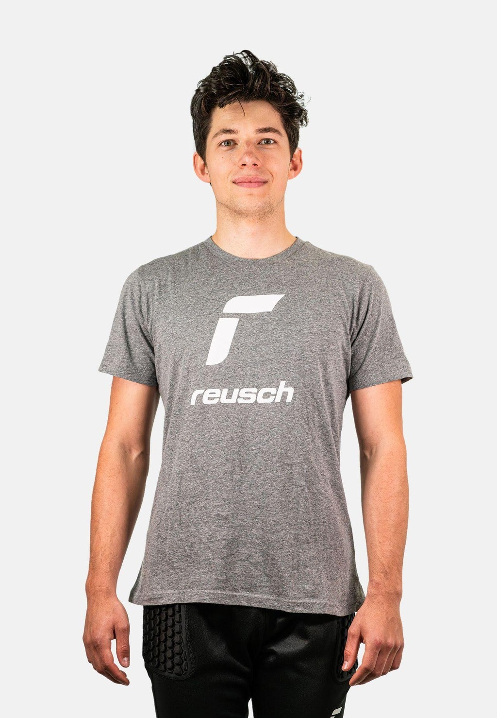 Reusch T-Shirt, mit angenehmem Rundhalskragen günstig online kaufen