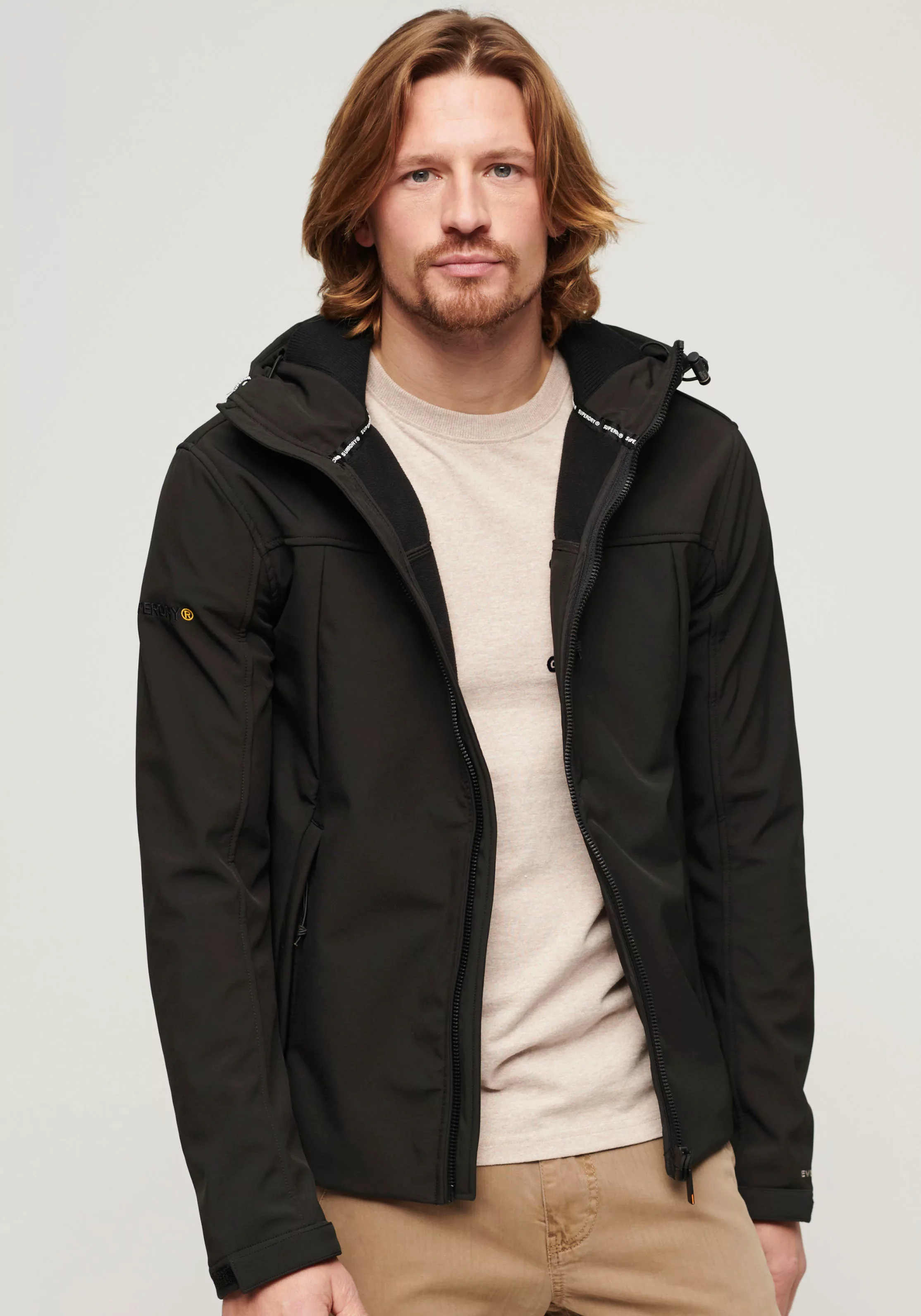 Superdry Softshelljacke "SD-HOODED SOFT SHELL TREKKER JKT", mit Kapuze günstig online kaufen