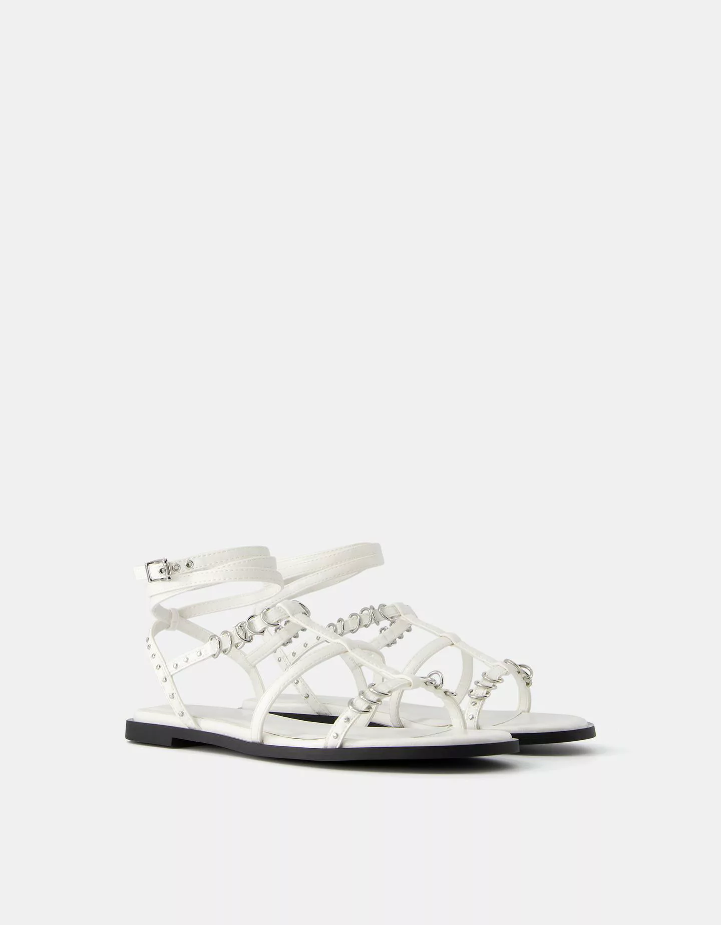 Bershka Flache Sandalen Mit Metallringen Damen 37 Weiss günstig online kaufen