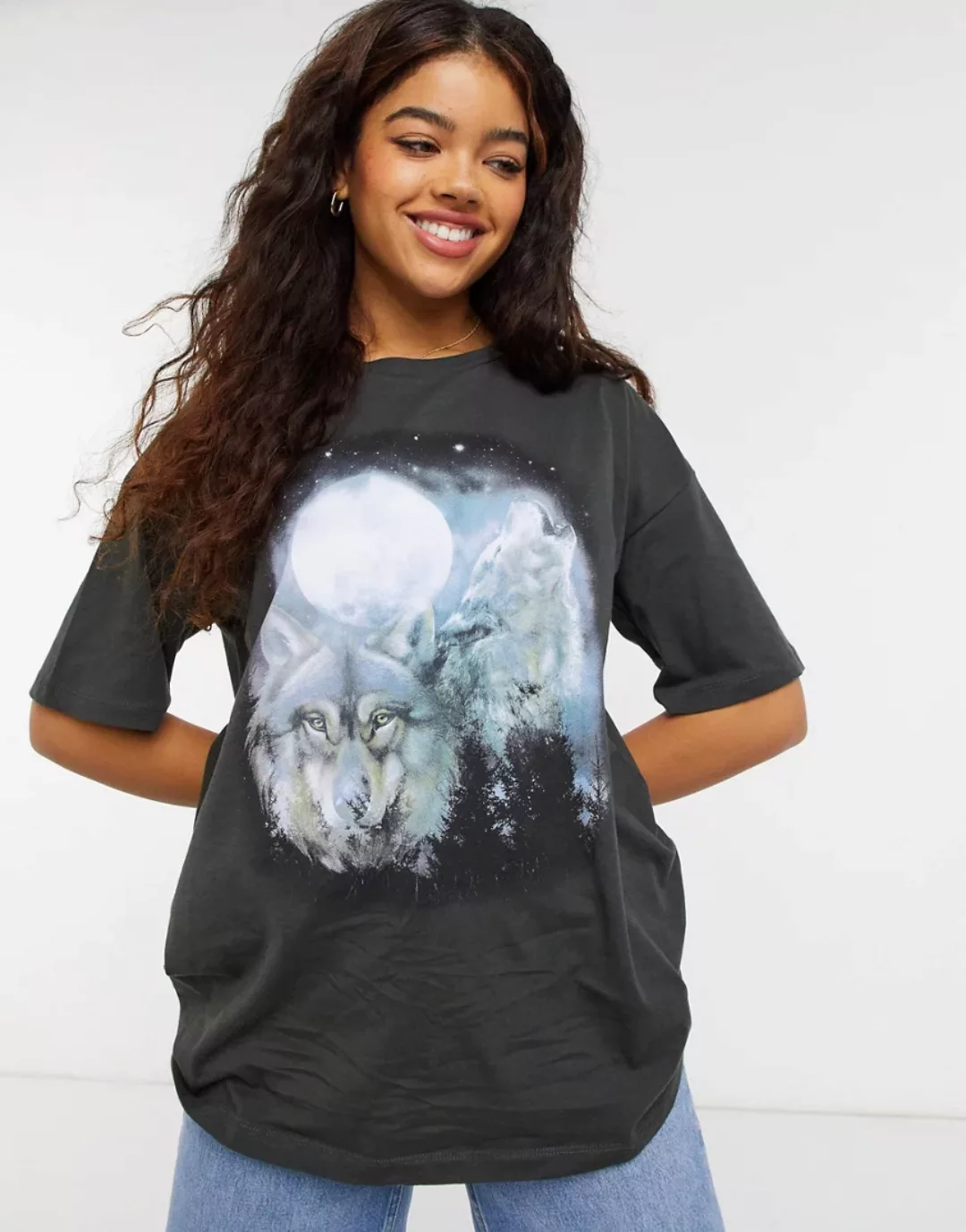 ASOS DESIGN – T-Shirt mit Rock-Wolfs-Grafik in verwaschenem Anthrazit-Grau günstig online kaufen