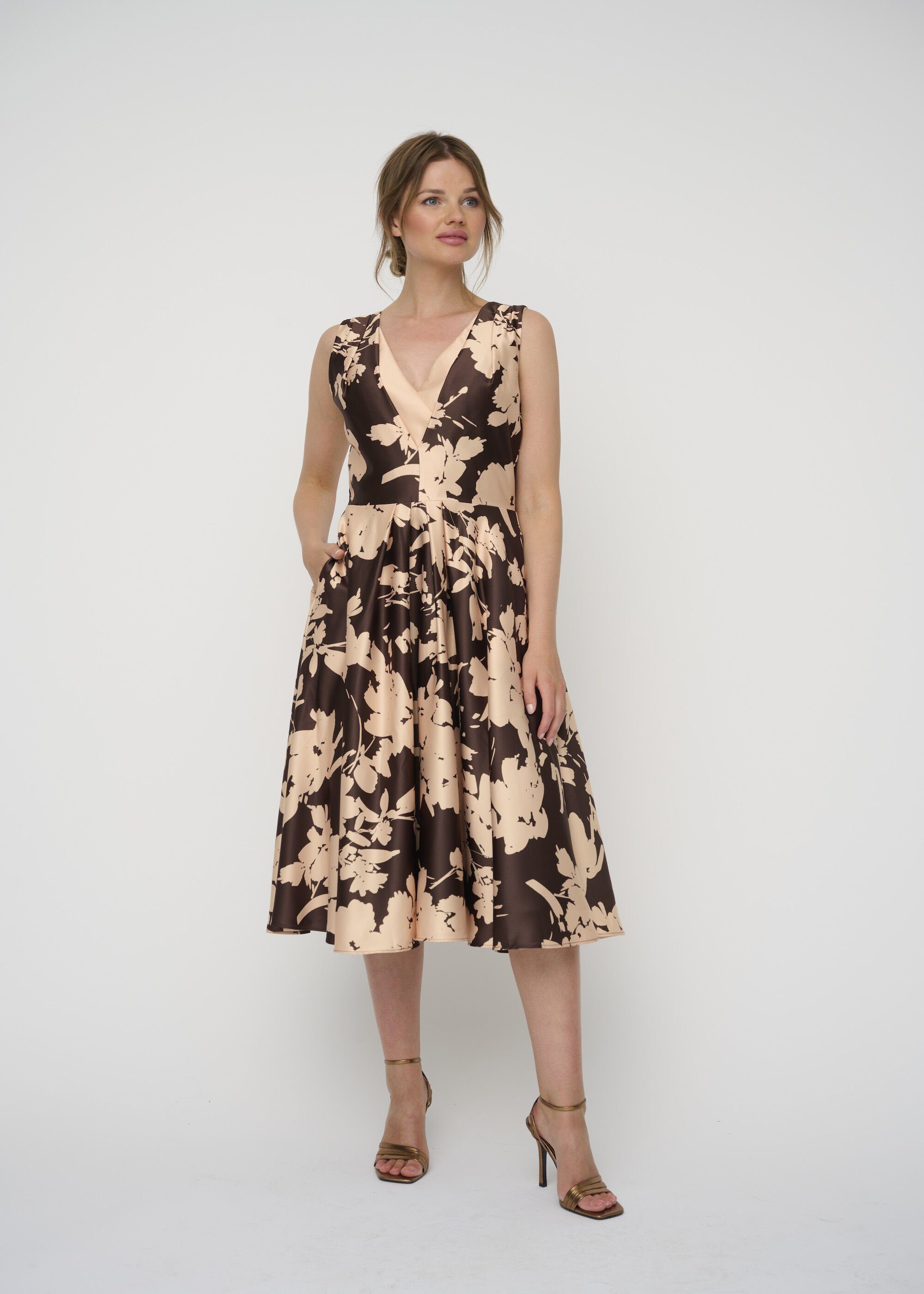 Kleo Abendkleid (1-tlg) Elegant schimmernder Satinstoff günstig online kaufen
