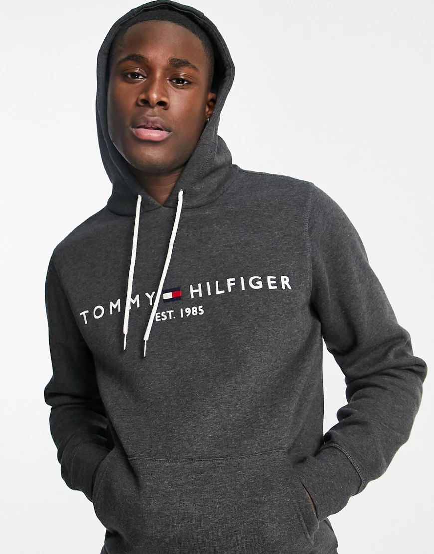 Tommy Hilfiger – Klassischer Kapuzenpullover in Dunkelgrau mit Logo günstig online kaufen