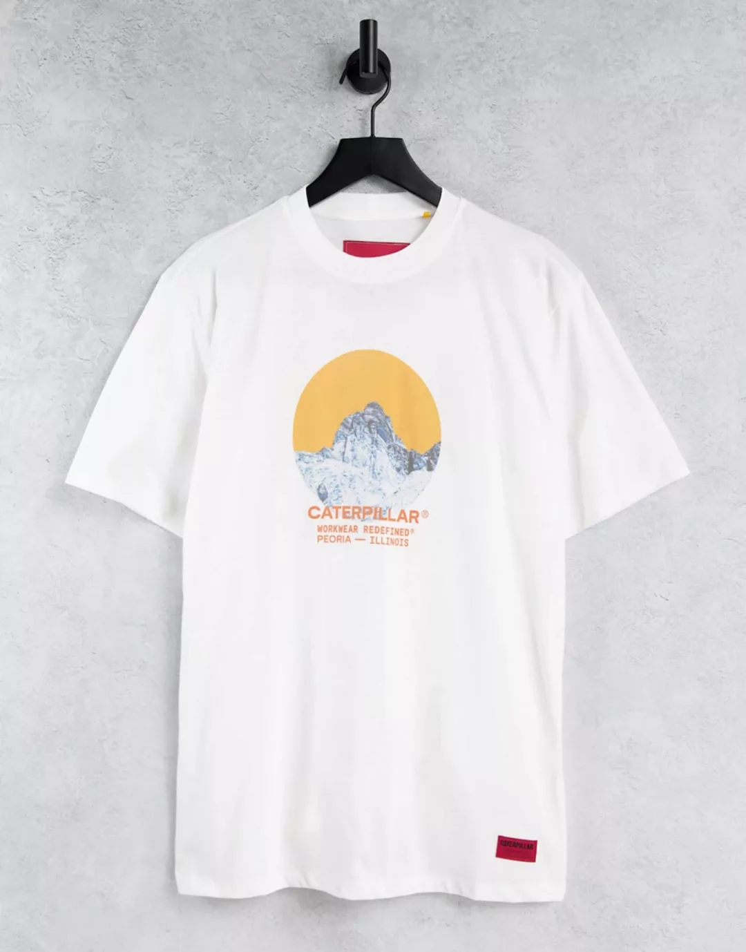Caterpillar – Workwear – T-Shirt in Creme mit rundem Bergmotiv-Weiß günstig online kaufen