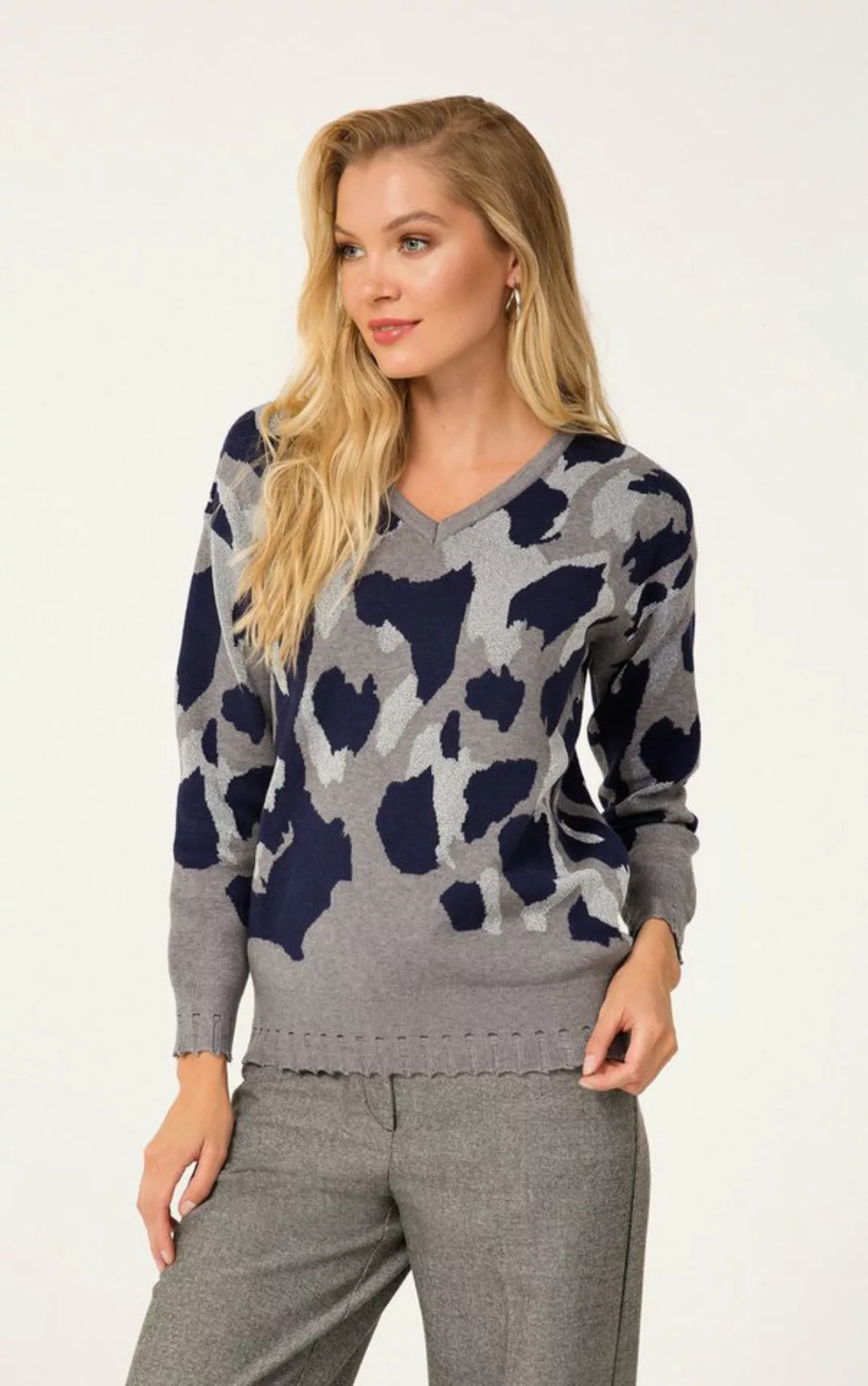 Passioni Strickpullover mit V-Ausschnitt und abstrahiertem Ton-Tier-Print günstig online kaufen