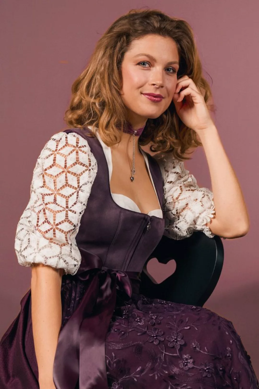 MarJo Dirndl 'Isa' mit Spitzenschürze 698265, Pflaume 65cm günstig online kaufen