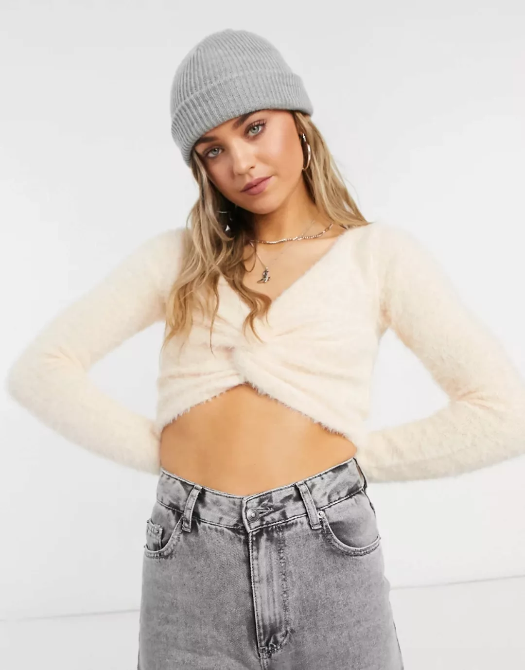 Threadbare – Sasha – Flauschiger, kurzer Pullover mit verdrehter Vorderseit günstig online kaufen