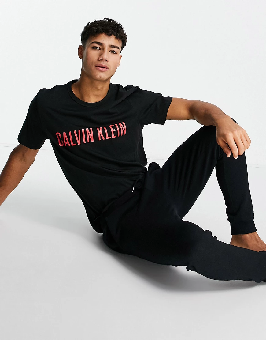 Calvin Klein – Intense Power – Lounge-T-Shirt in Schwarz günstig online kaufen