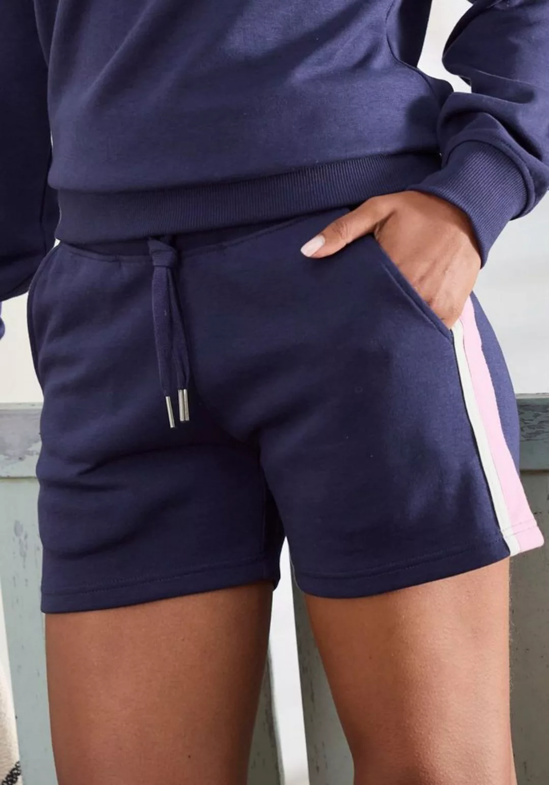 Vivance Sweatshorts (1-tlg) mit Kontrast Einsätzen, Loungewear günstig online kaufen