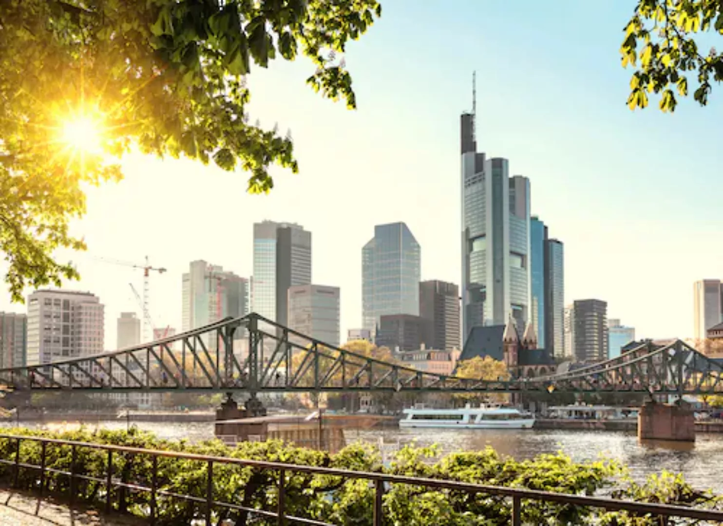 Fototapete Frankfurt Skyline Brücke Blau Braun Graun 3,50 m x 2,55 m FSC® günstig online kaufen