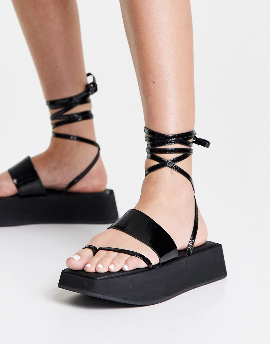 Topshop – Pure – Riemchensandalen aus Leder in Schwarz mit dicker Sohle günstig online kaufen