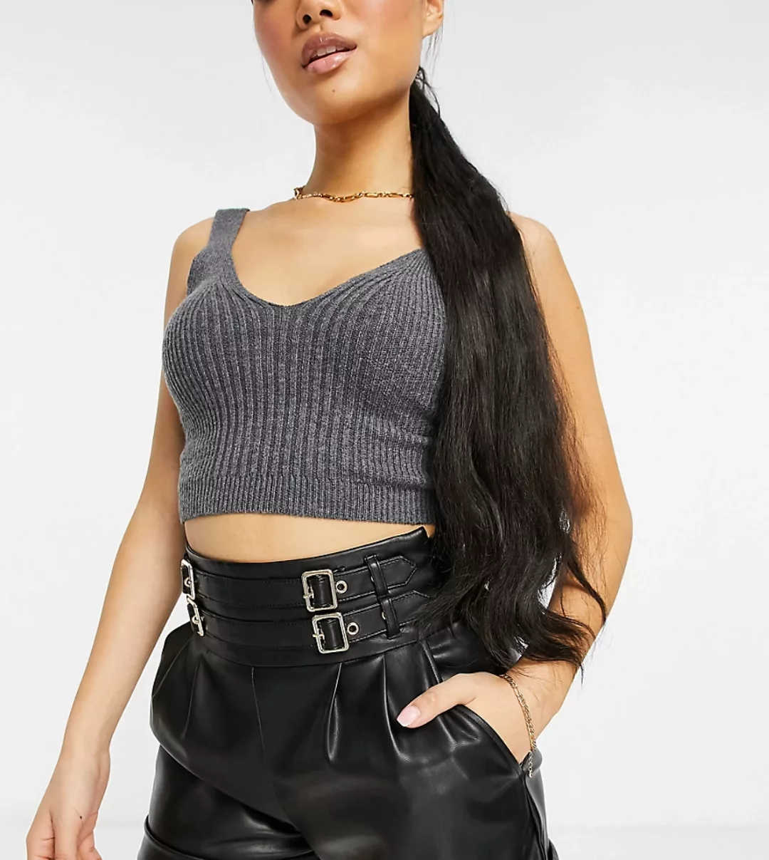 River Island Petite – Shorts in Schwarz aus Kunstleder mit Paperbag-Taille günstig online kaufen