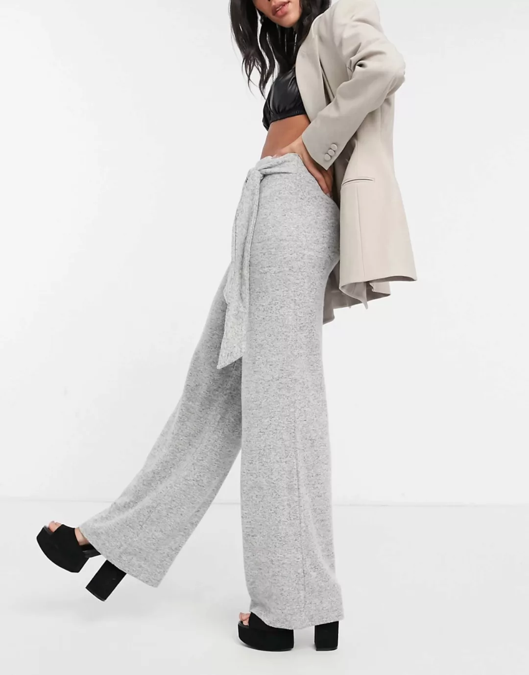 Lipsy – Loungewear-Hose mit weitem Bein und Gürtel in Grau günstig online kaufen