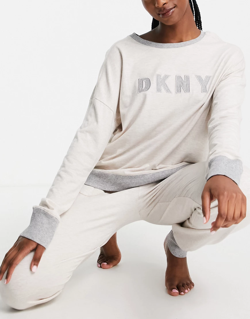 DKNY – Set aus superweichem Strick in Creme mit langärmligem Oberteil und J günstig online kaufen