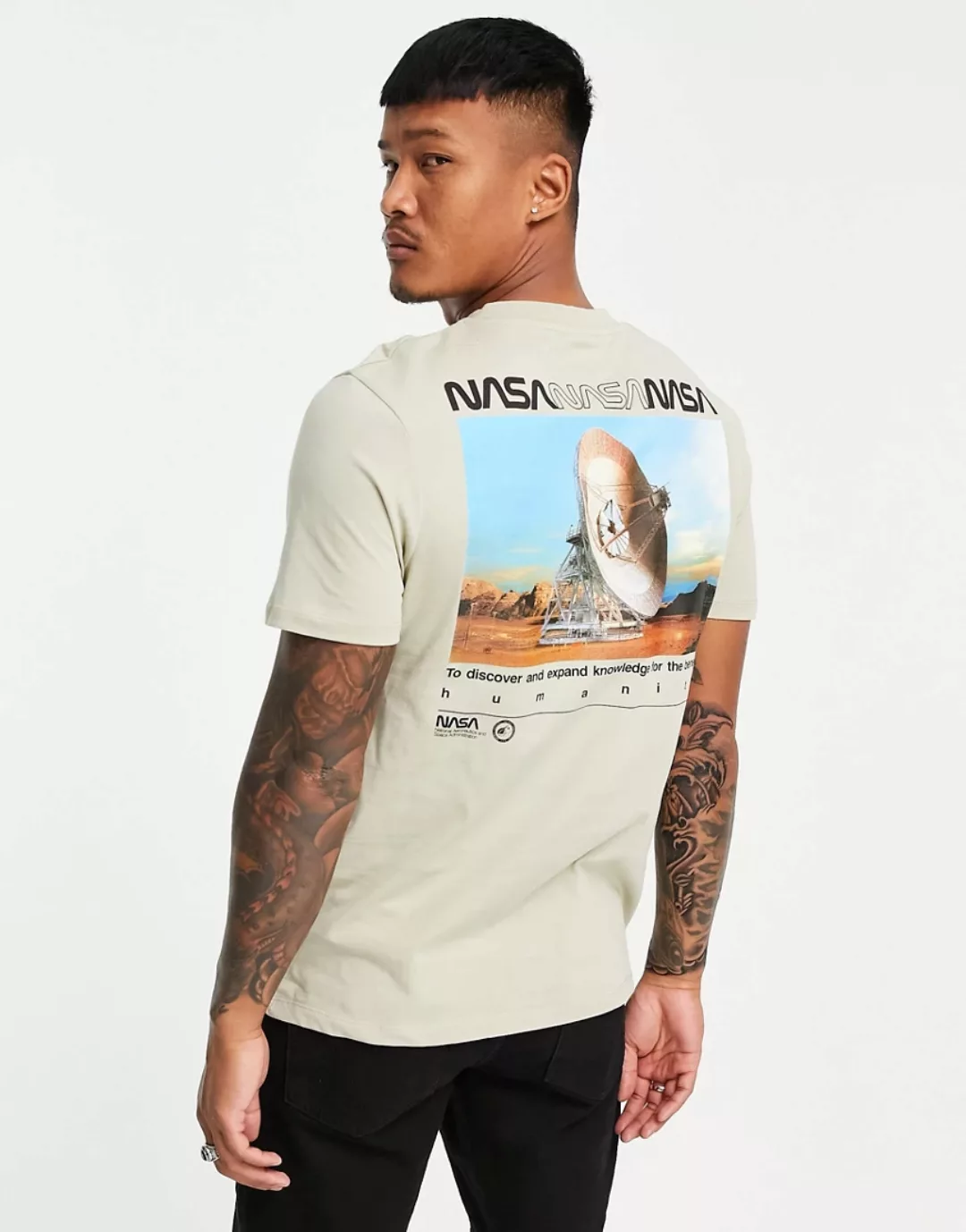ASOS DESIGN – Nasa – T-Shirt mit Multi-Print in Stein-Neutral günstig online kaufen