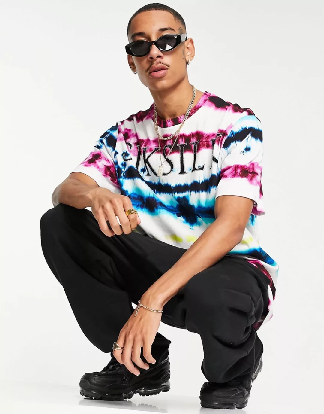 SikSilk – T-Shirt mit mehrfarbigem Batikmuster günstig online kaufen
