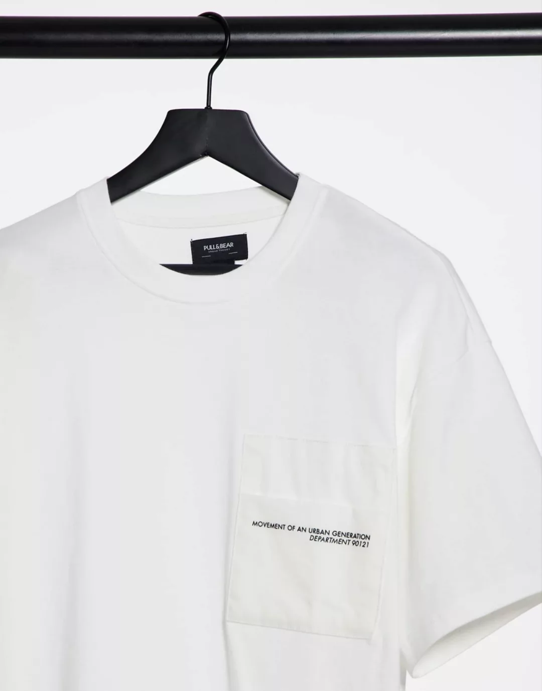 Pull&Bear – Utility-T-Shirt in Ecru-Weiß günstig online kaufen