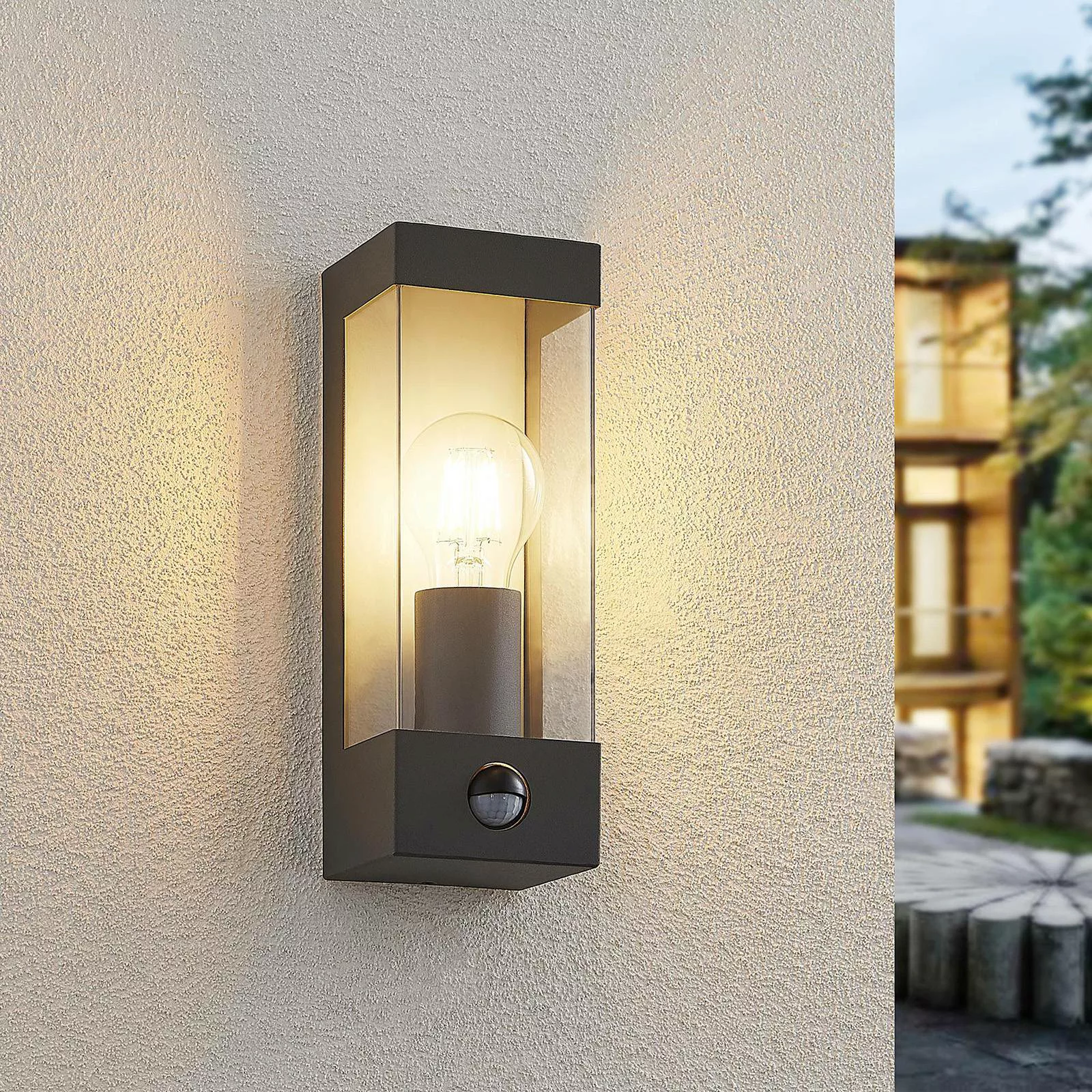 Lindby Tilian Außenwandlampe mit Bewegungsmelder günstig online kaufen