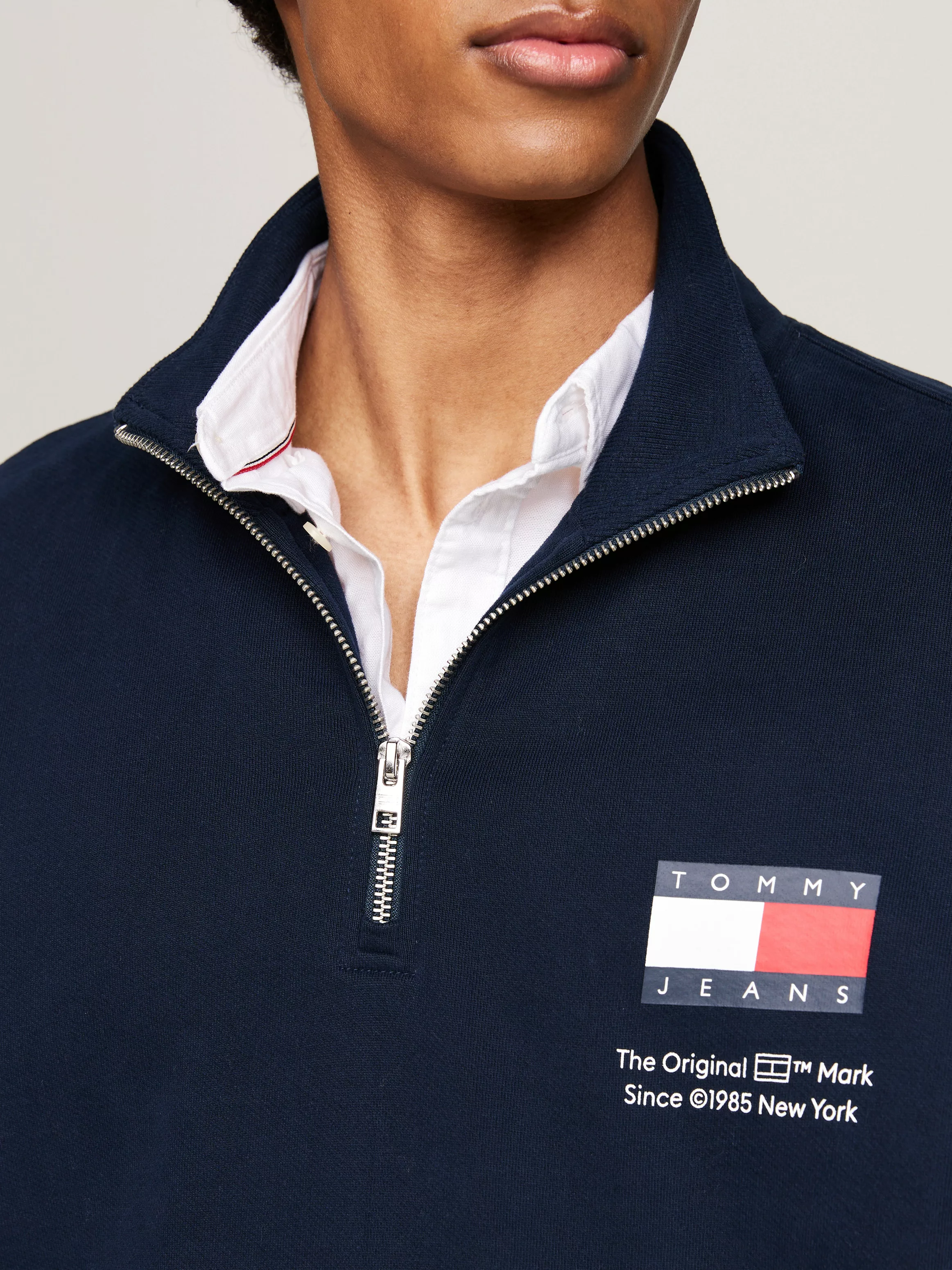 Tommy Jeans Sweatshirt "TJM REG ENTRY HALF ZIP", mit bedruckten Mareknlogo günstig online kaufen