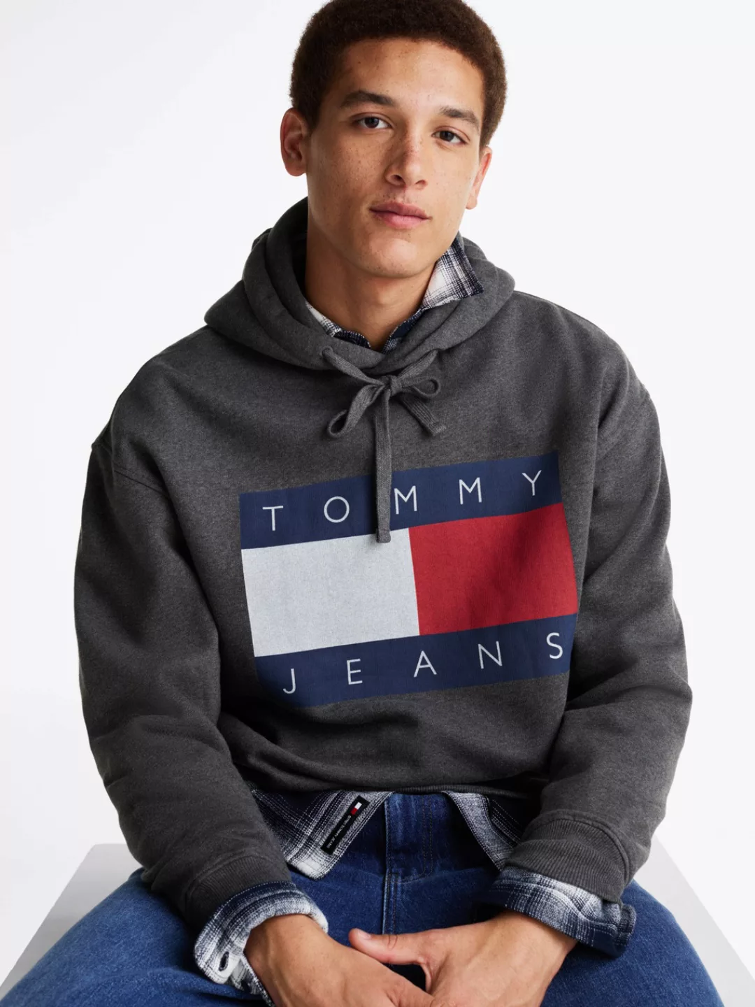 Tommy Jeans Sweatshirt TJM RLX MELANGE FLAG HOODIE mit bedruckten Markenlog günstig online kaufen