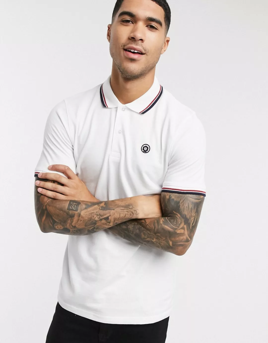 Jack & Jones Essentials – Schmal geschnittenes Polohemd mit Logo und Zierst günstig online kaufen