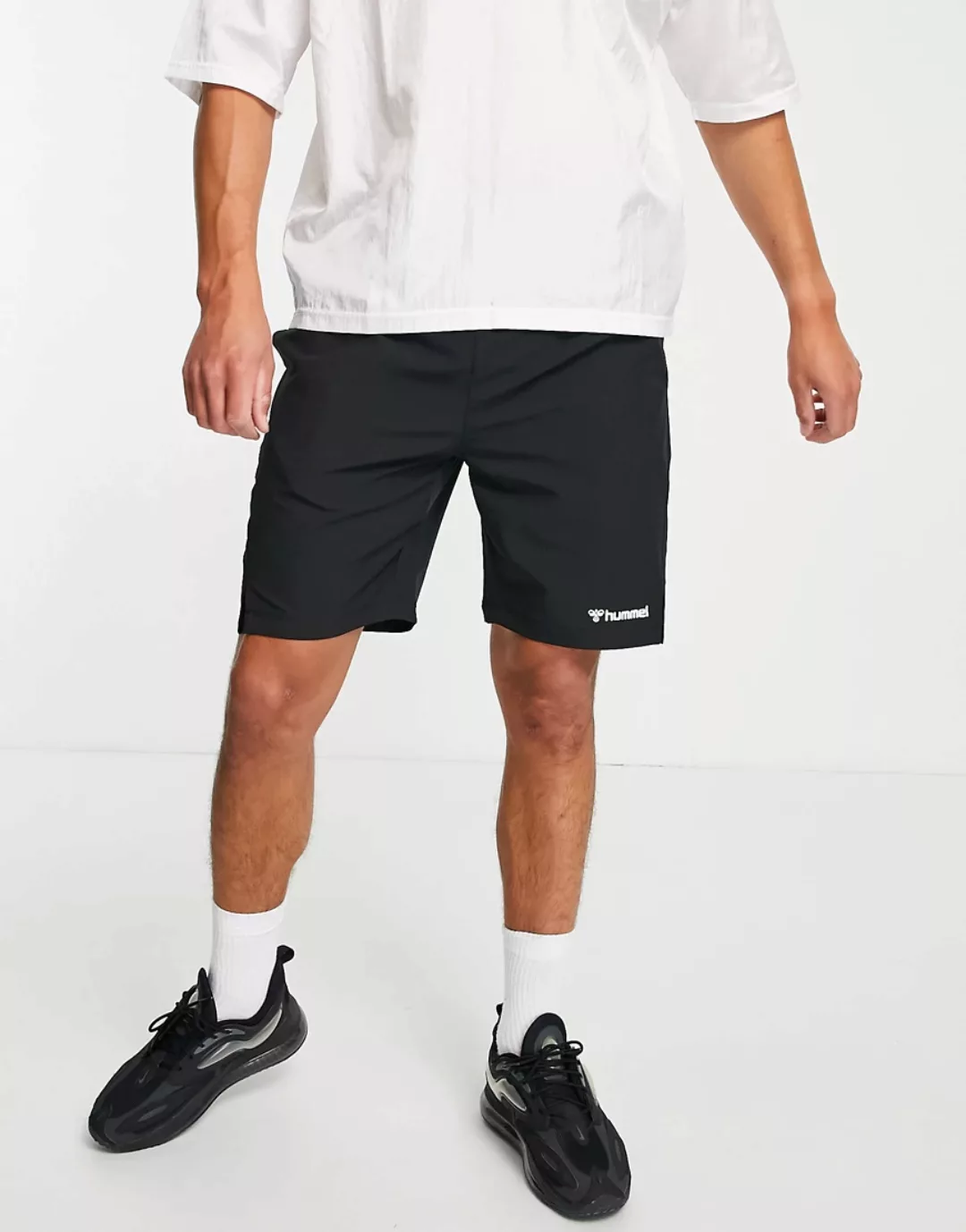 Hummel – Torin – Shorts in Schwarz günstig online kaufen