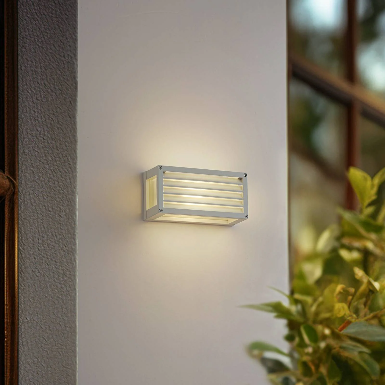 Lucande Außenwandlampe Aurelien, weiß, 12cm, gestreift, IP54 günstig online kaufen