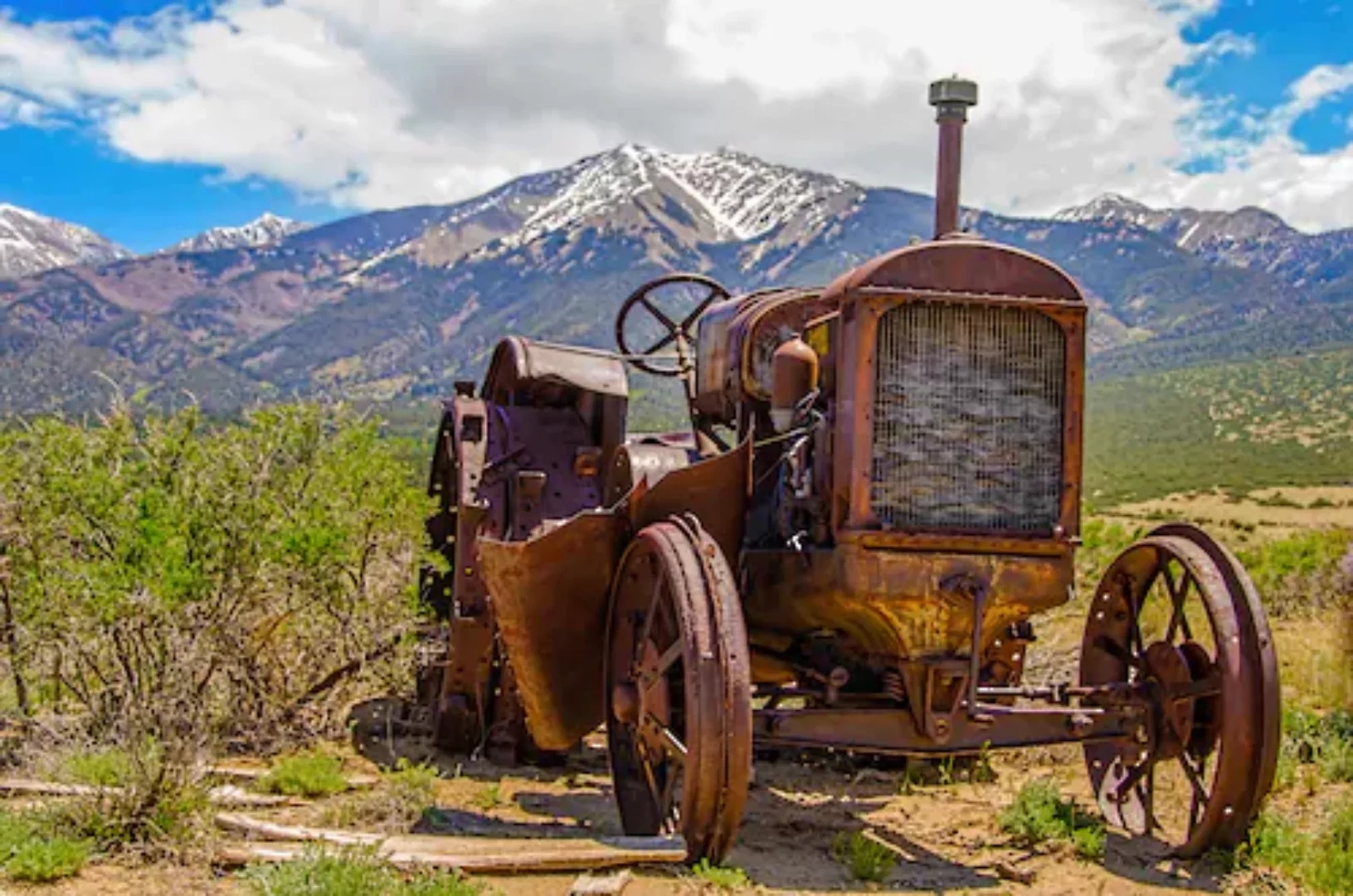 Papermoon Fototapete »OLDTIMER-LANDSCHAFT BERGE GEBIRGE VINTAGE AUTOS CARS« günstig online kaufen