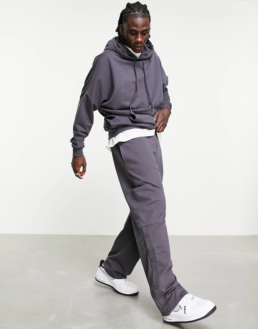 ASOS DESIGN – Jogginghose in verwaschenem Schwarz mit geradem Schnitt und s günstig online kaufen