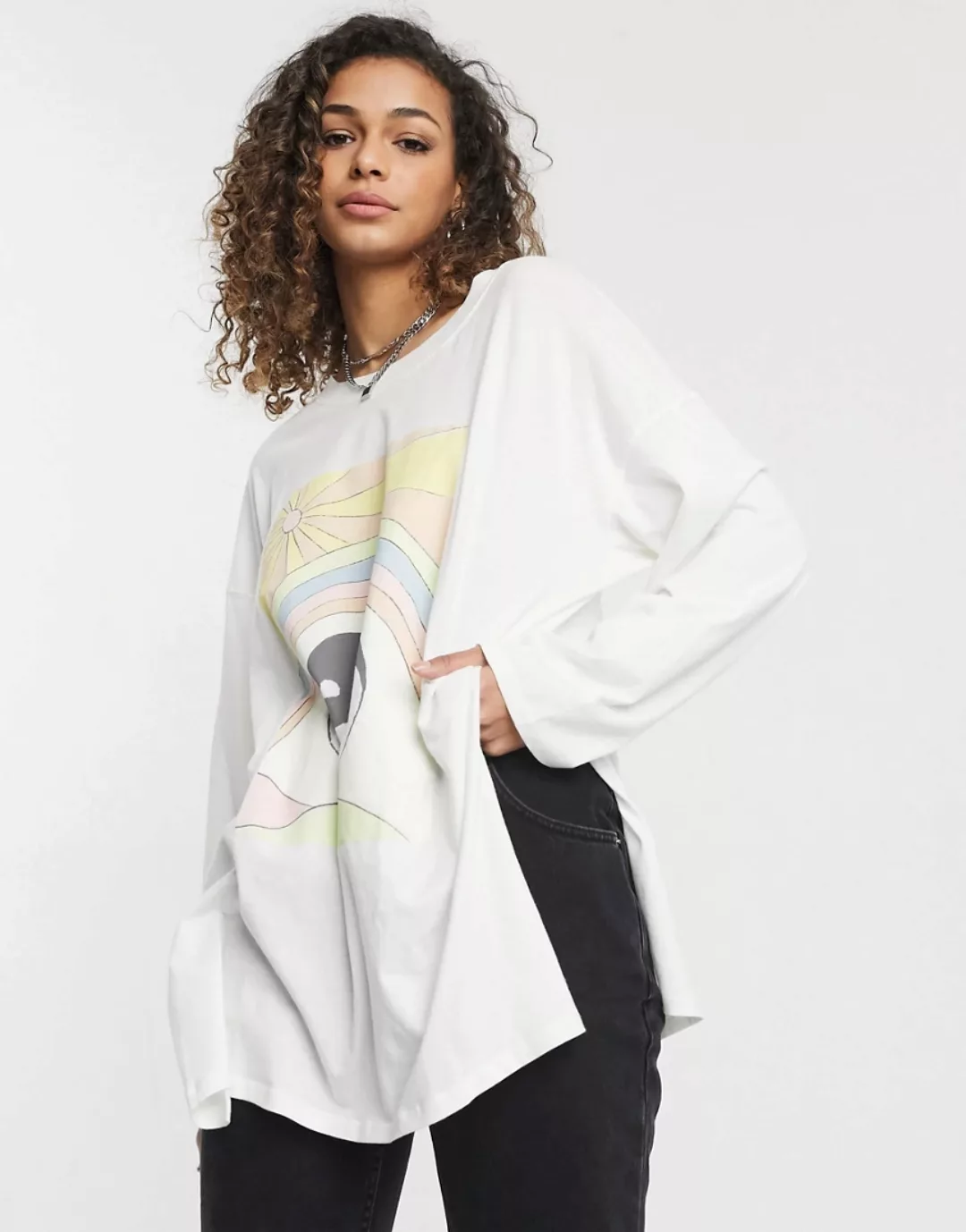 Cotton On – Langärmliges Shirt mit Grafik in Weiß günstig online kaufen
