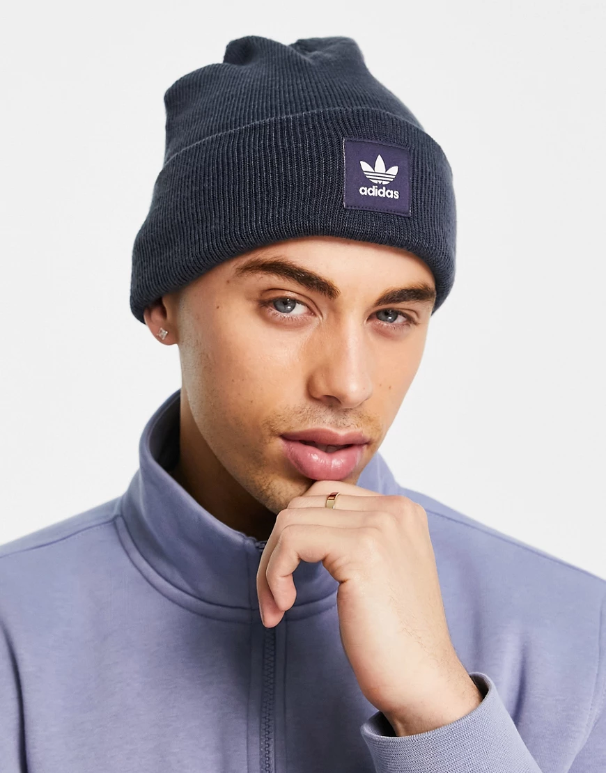 adidas Originals – adicolor – Beanie mit Dreiblatt-Logo in Nachtschattenbla günstig online kaufen