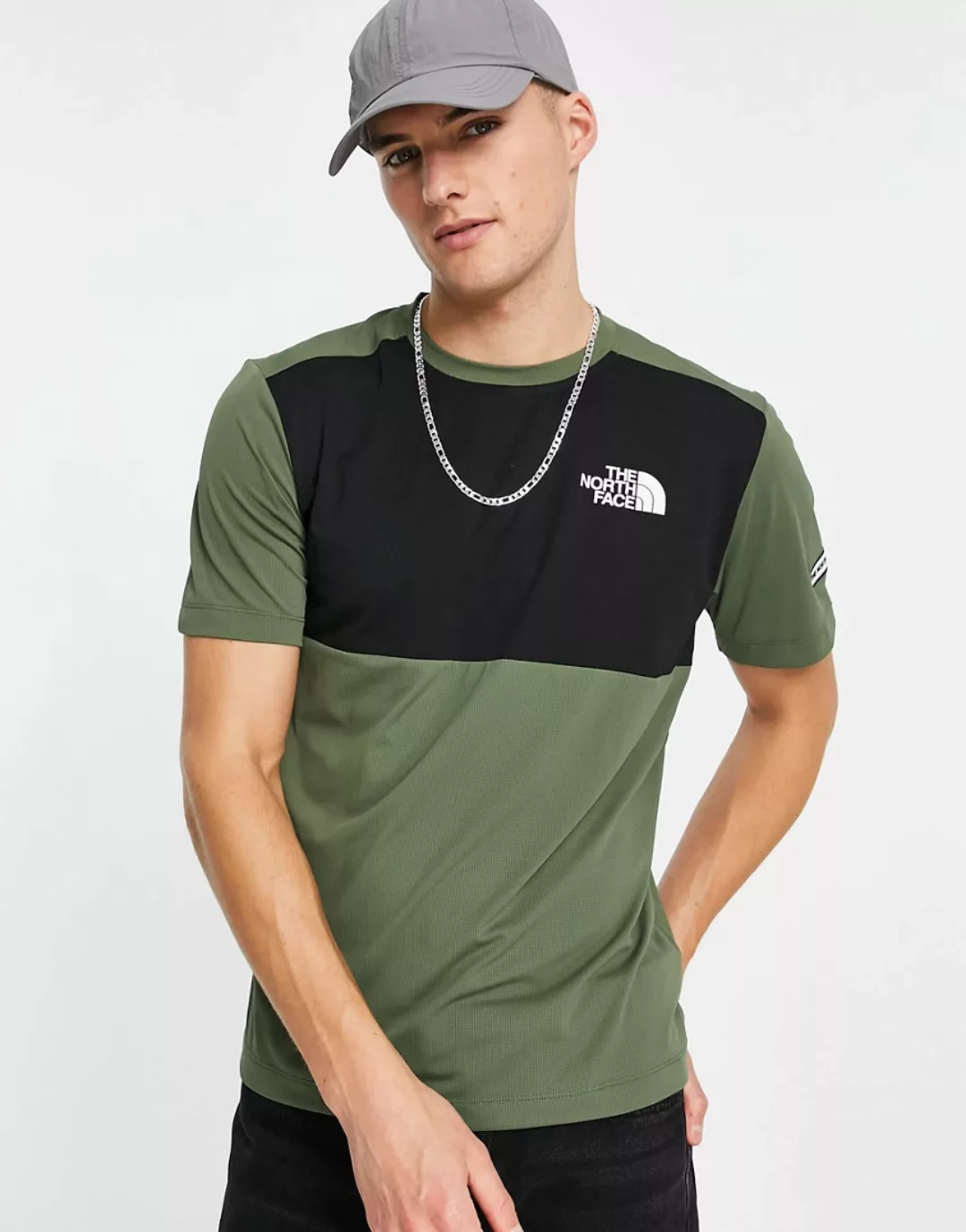 The North Face – Mountain Athletic Hybrid – T-Shirt in Khaki-Grün günstig online kaufen