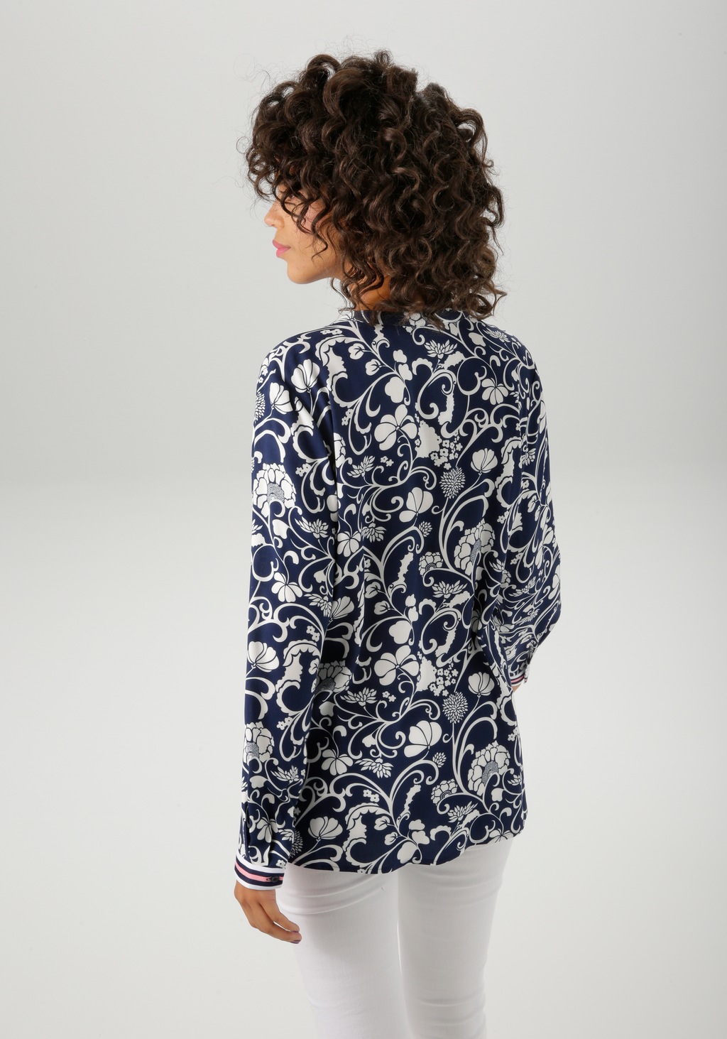 Aniston CASUAL Schlupfbluse, mit fantasievollem, grafischen Blumendruck - N günstig online kaufen