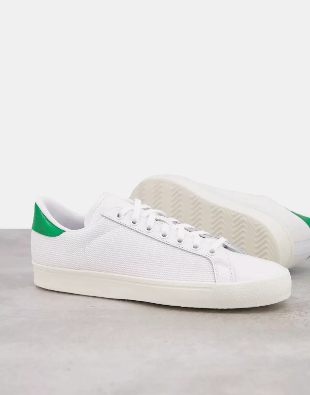 adidas Originals – Rod Laver – Sneaker in Weiß und Grün günstig online kaufen