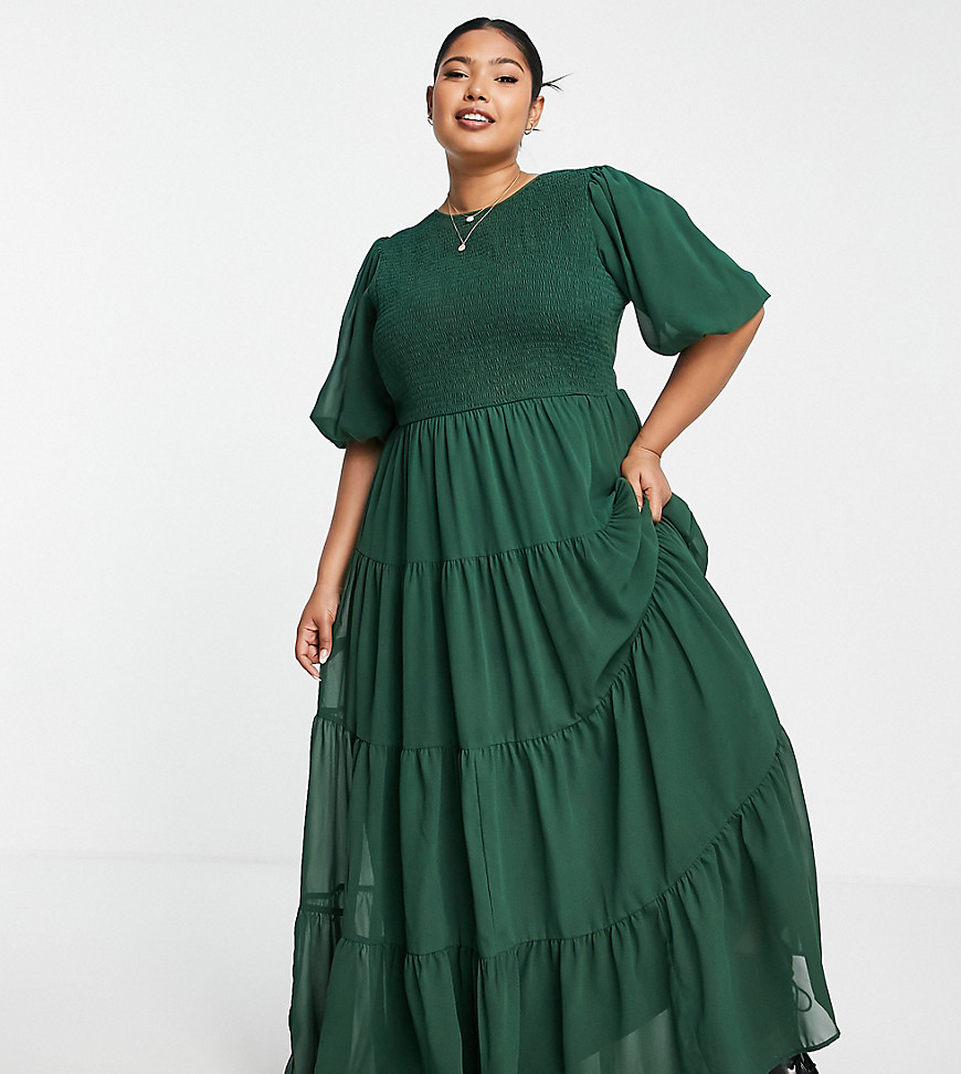 ASOS DESIGN Curve – Gerafftes, gestuftes Maxikleid in Tannengrün günstig online kaufen